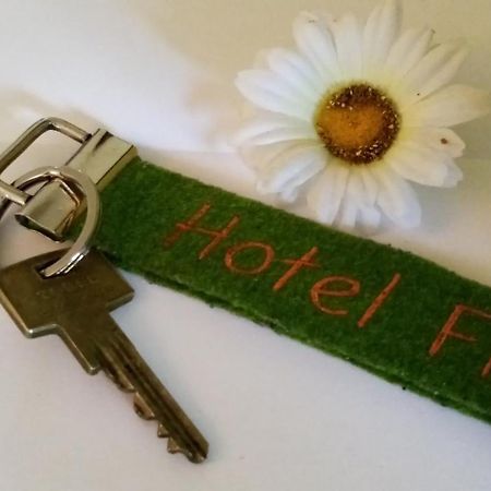 Hotel Flower Power Hehlen Kültér fotó